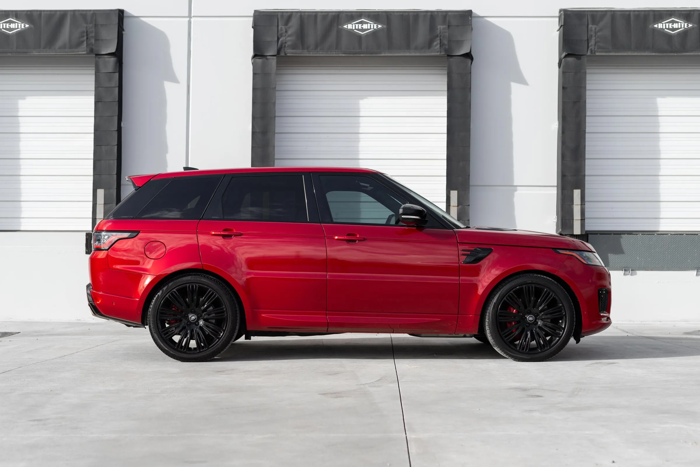 Land Rover Range Rover Sport HSE Dynamic in red, photo 2