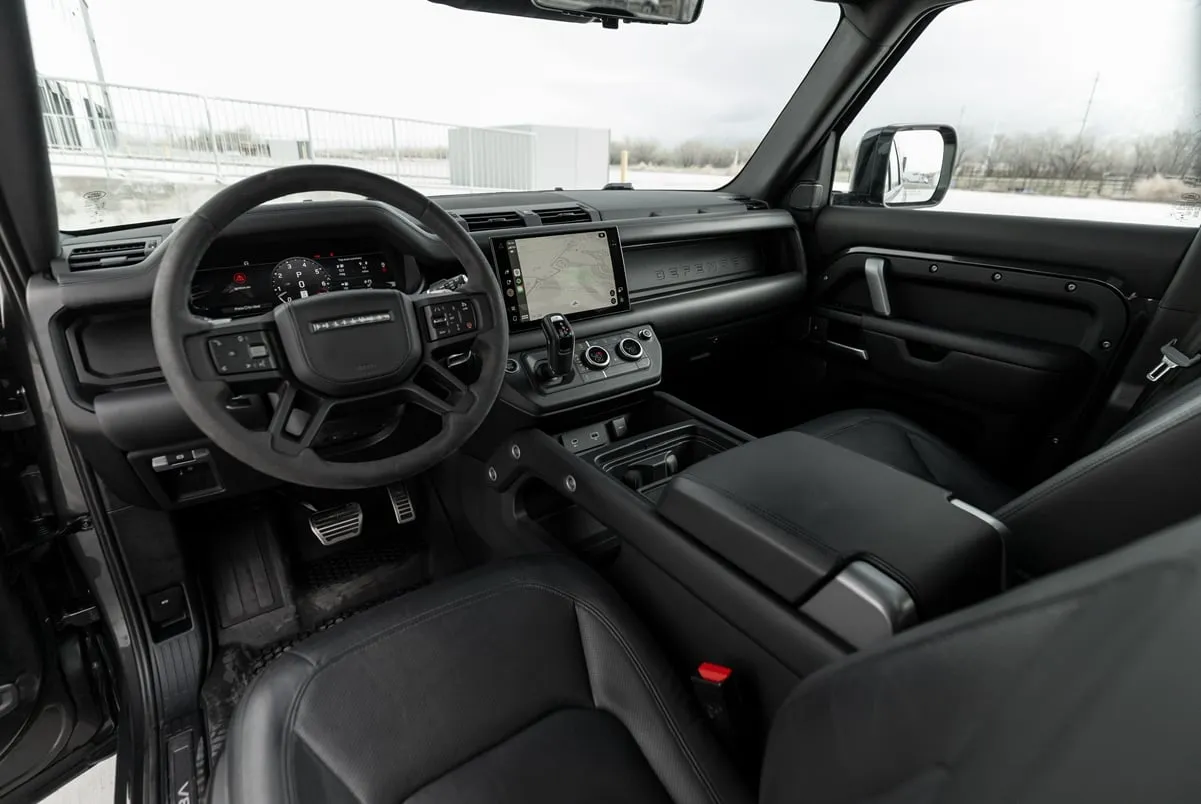 Land Rover Defender V8 in black, photo 5