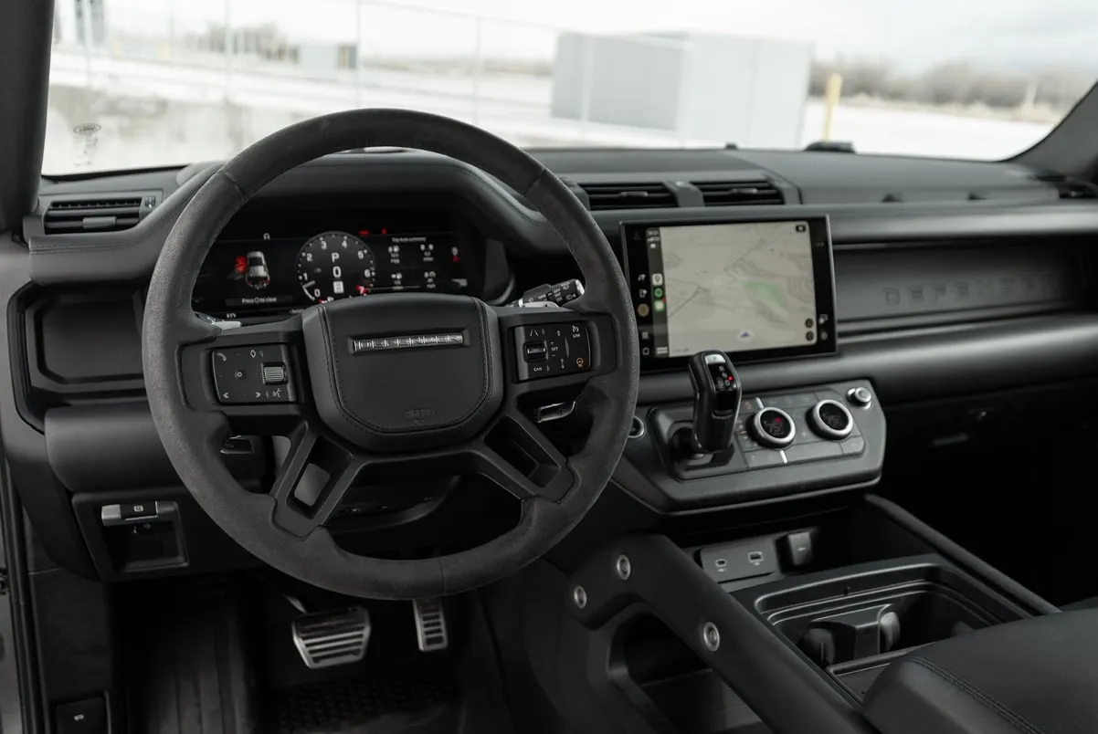 Land Rover Defender V8 in black, photo 6