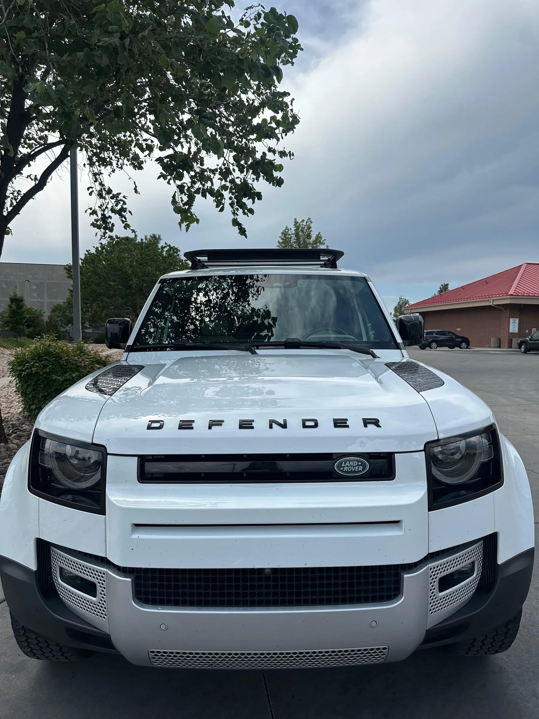Land Rover Defender S in white, photo 4