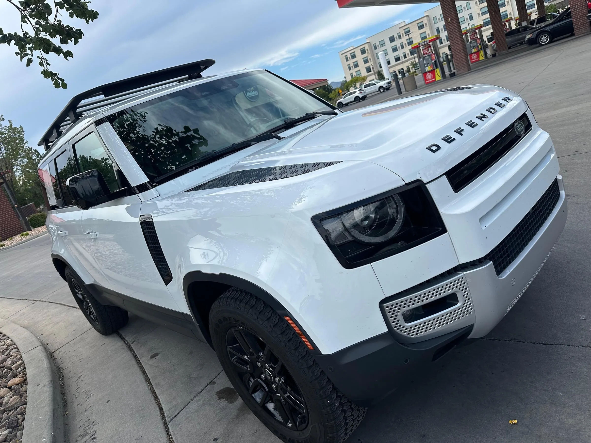 Land Rover Defender S in white, photo 5