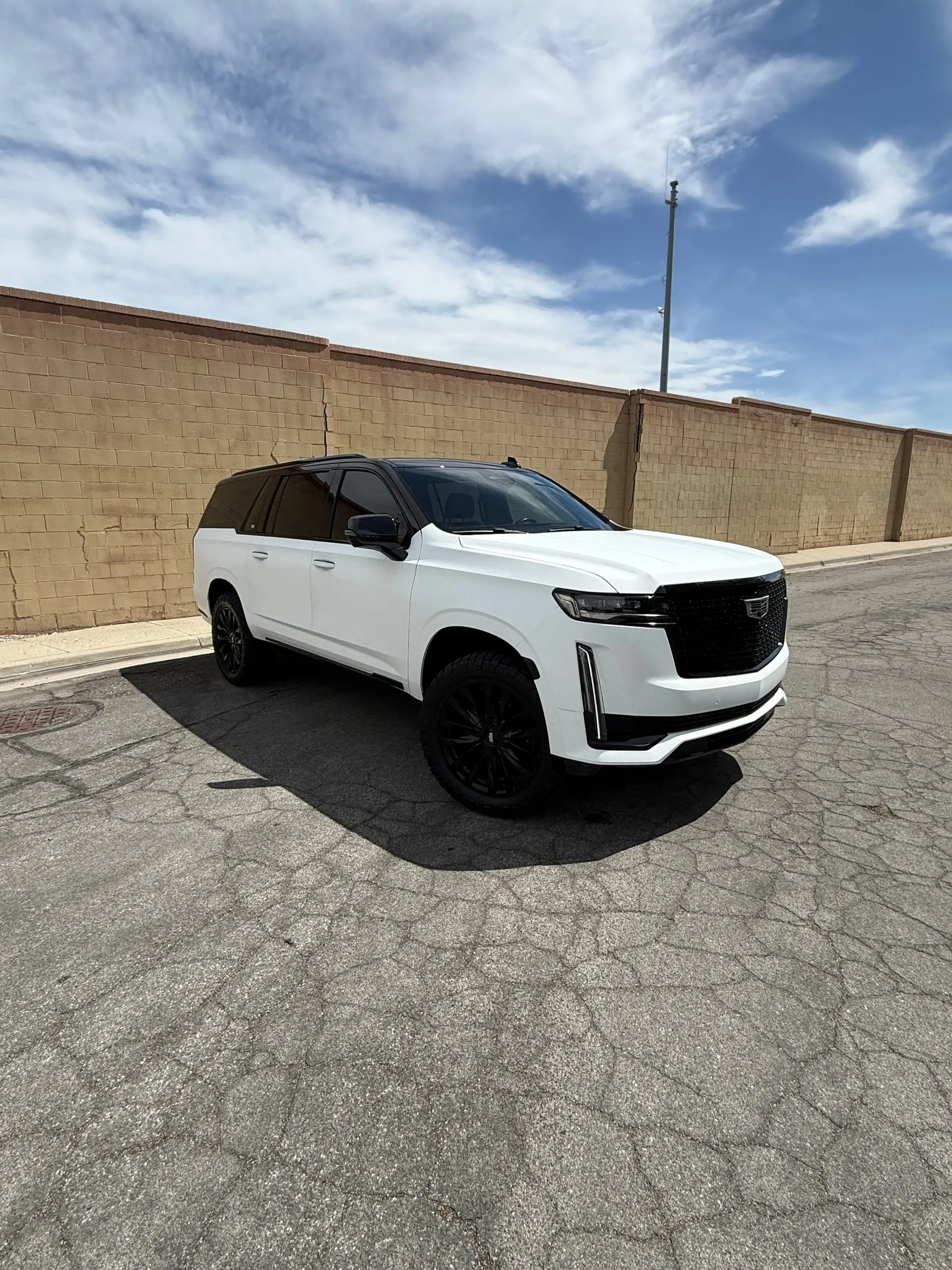 Cadillac Escalade in two tone, photo 3