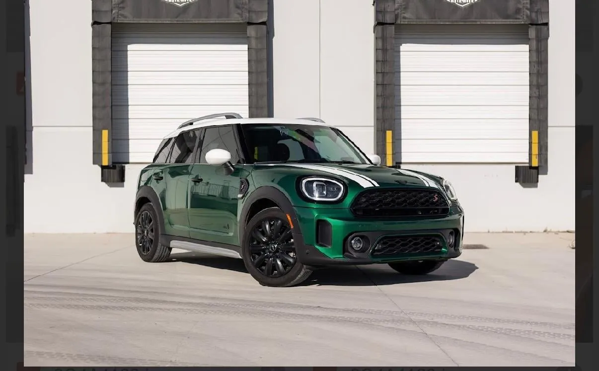 2024 MINI Countryman Cooper S in green with white roof