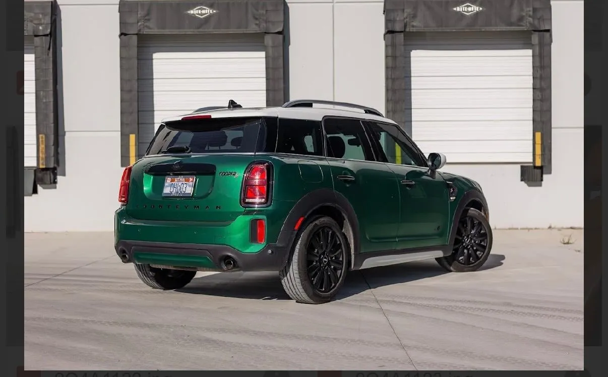 MINI Countryman Cooper S in green with white roof, photo 4