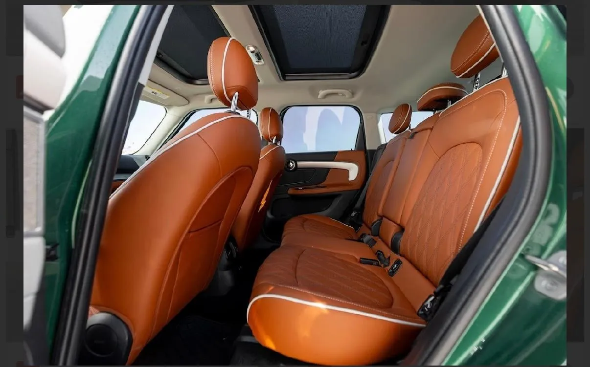 MINI Countryman Cooper S in green with white roof, photo 6