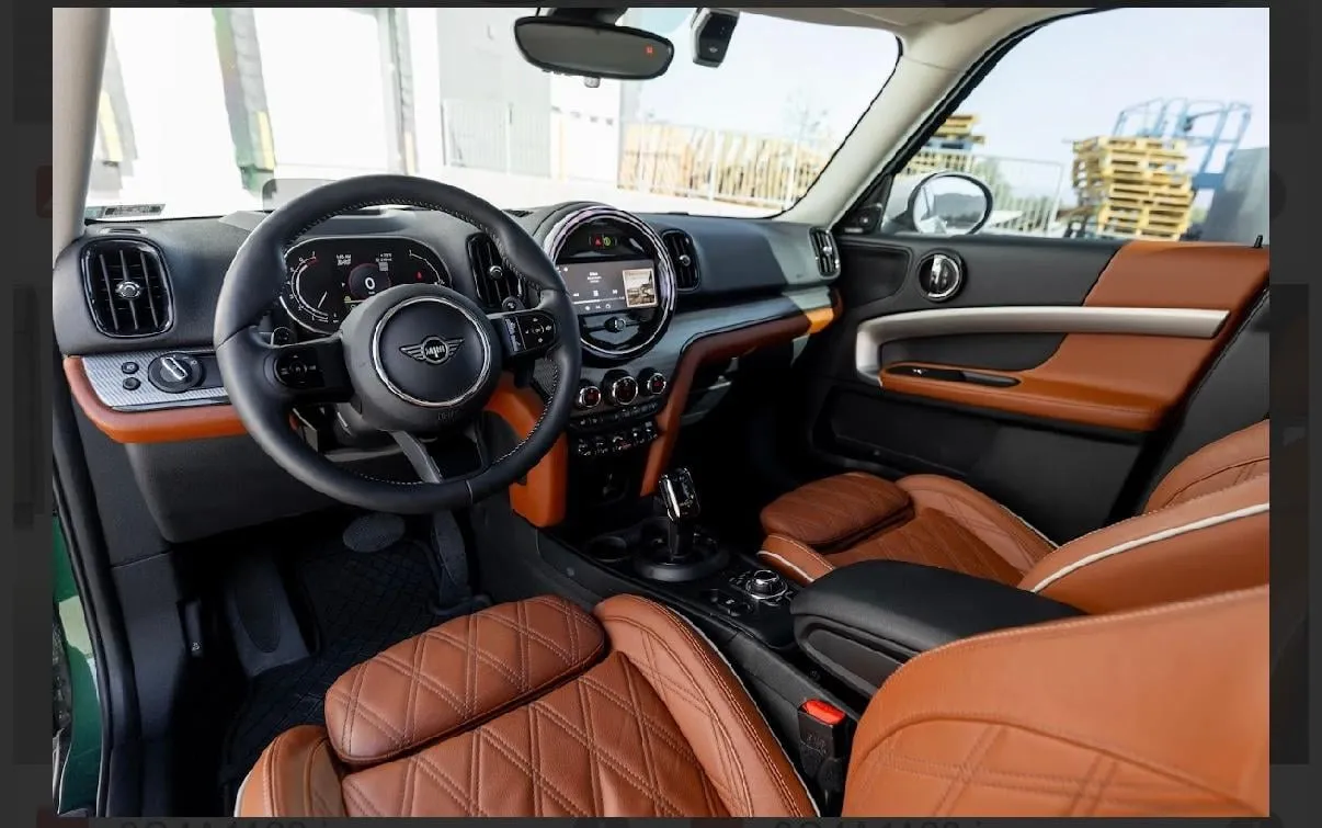 MINI Countryman Cooper S in green with white roof, photo 7