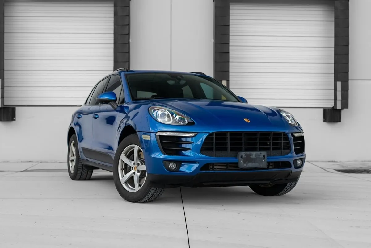 2018 Porsche Macan Base in blue