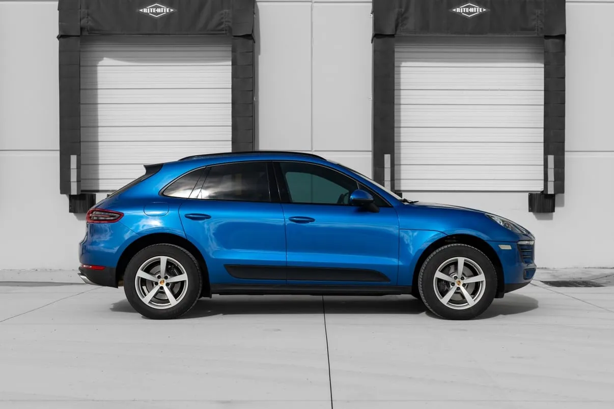 Porsche Macan Base in blue, photo 2