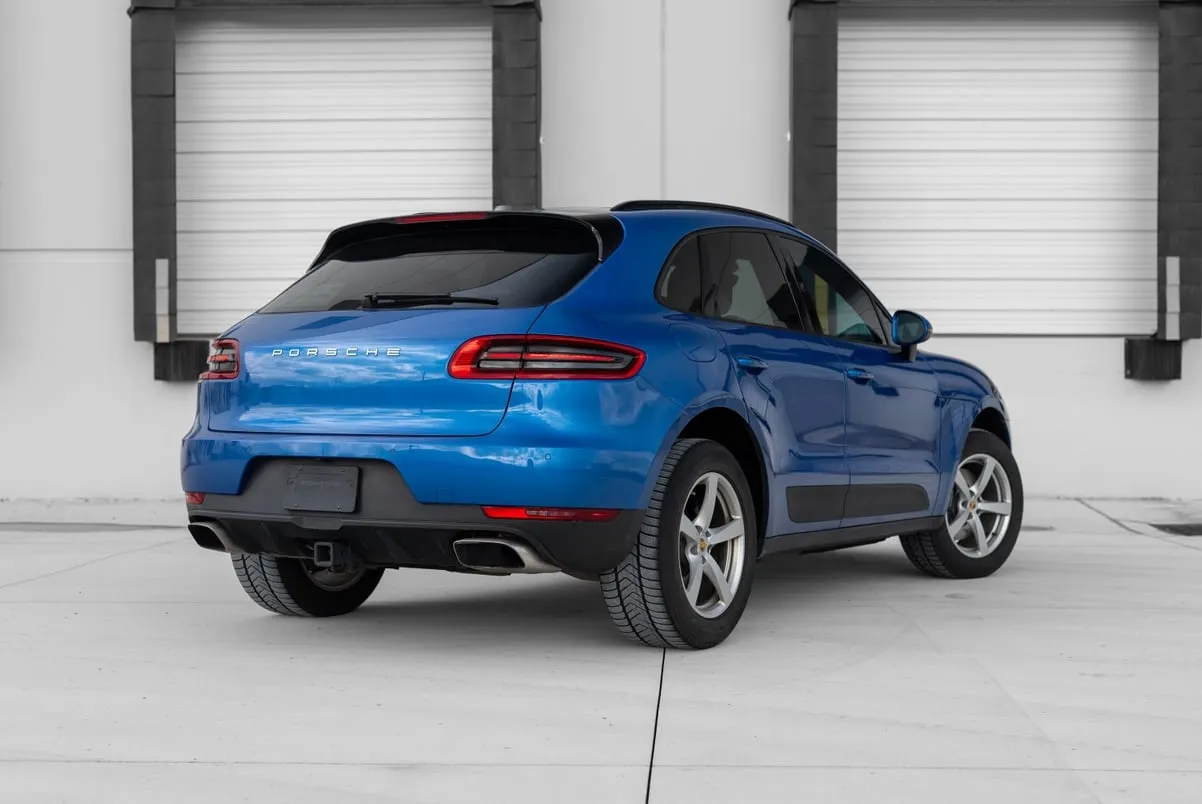 Porsche Macan Base in blue, photo 3