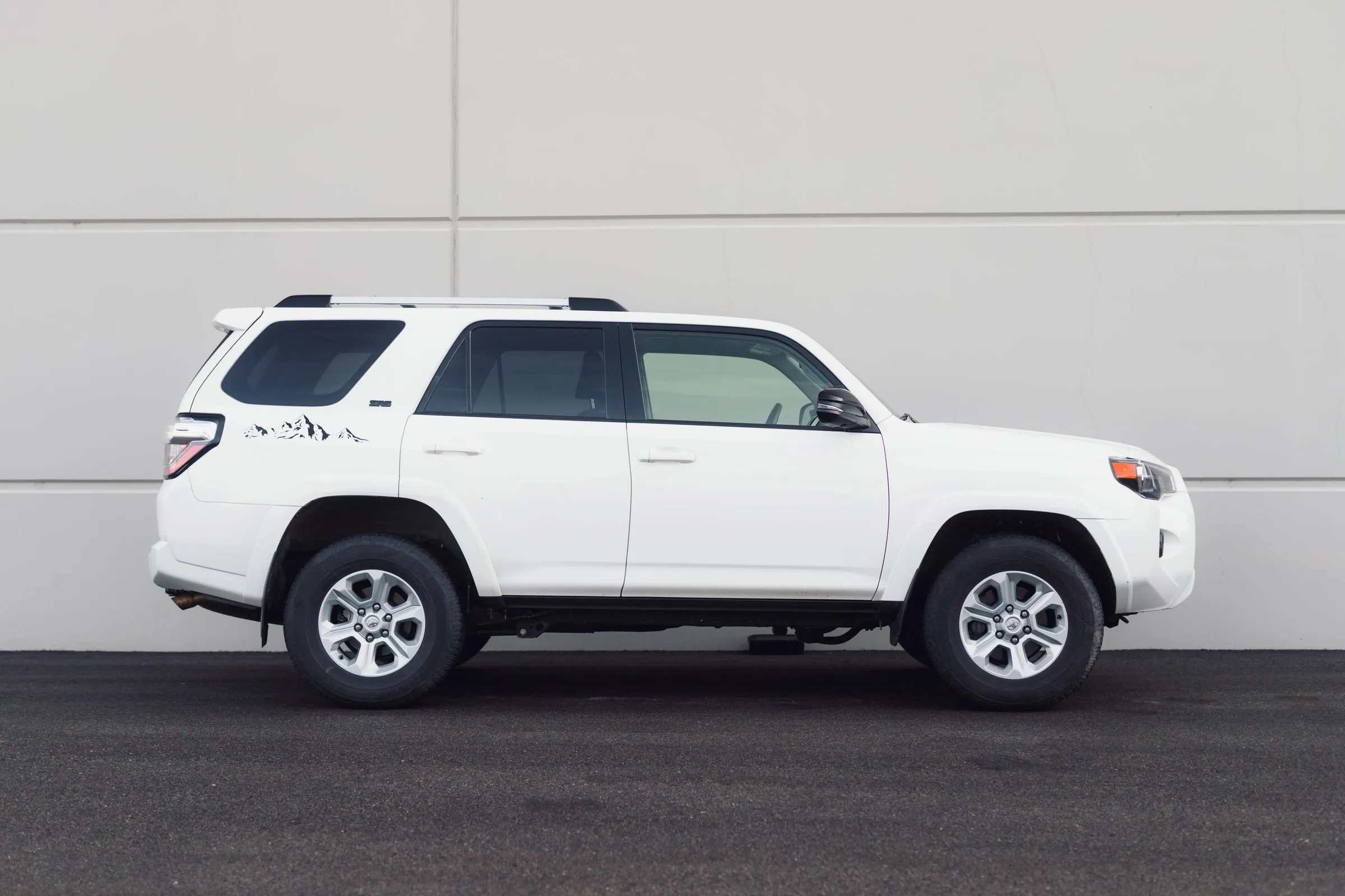 2022 Toyota 4Runner SR5 Premium in white