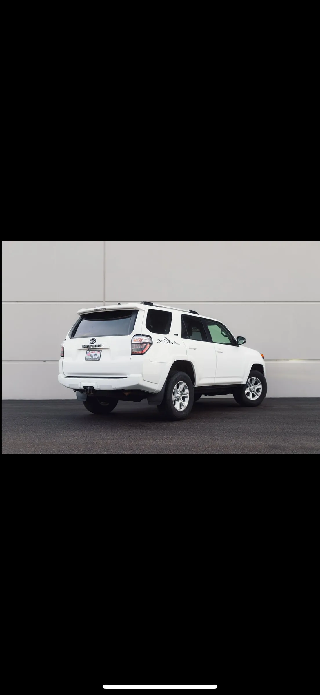 Toyota 4Runner SR5 Premium in white, photo 3