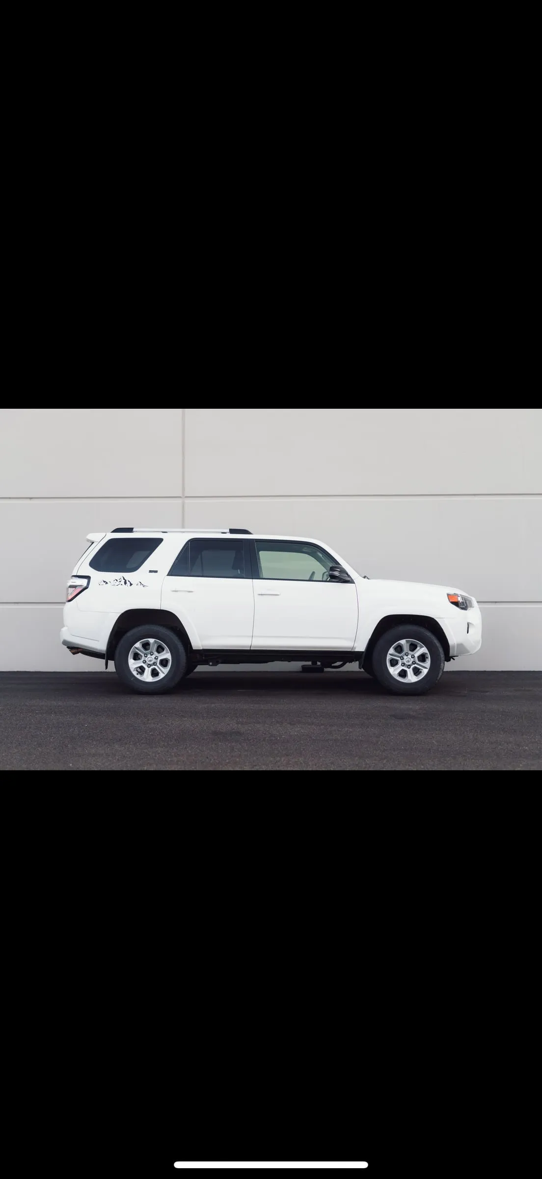 Toyota 4Runner SR5 Premium in white, photo 4