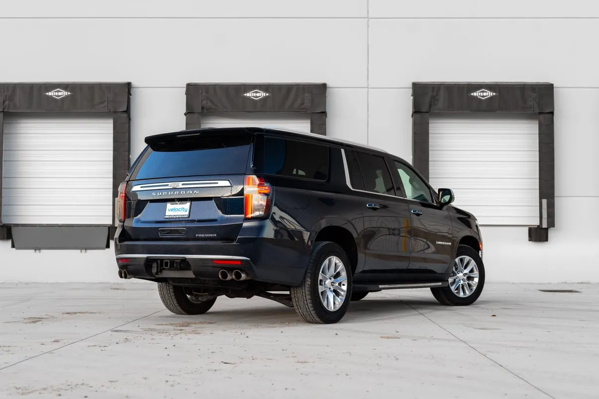Chevrolet Suburban Premier in black, photo 3