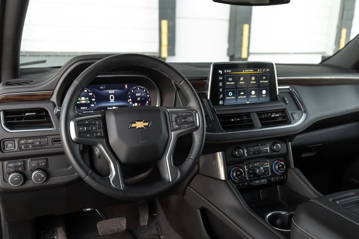 Chevrolet Suburban Premier in black, photo 4