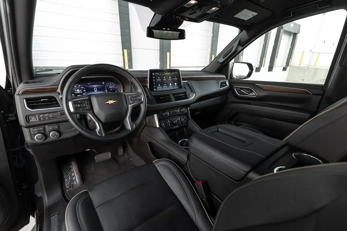 Chevrolet Suburban Premier in black, photo 5