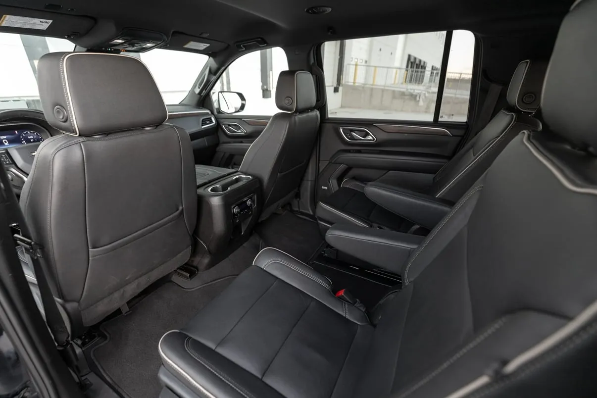Chevrolet Suburban Premier in black, photo 6