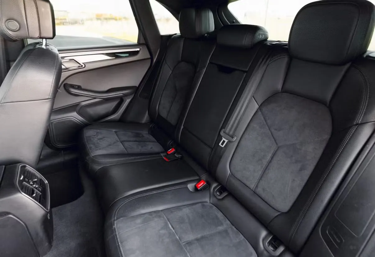 Porsche Macan in dark gray, photo 5